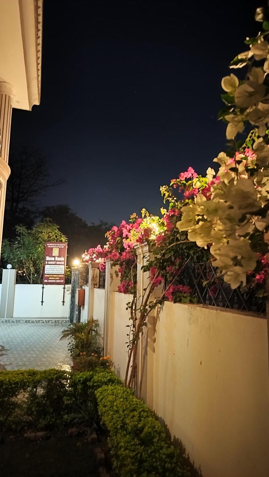 Shree Nanda Guest House Варанаси Экстерьер фото